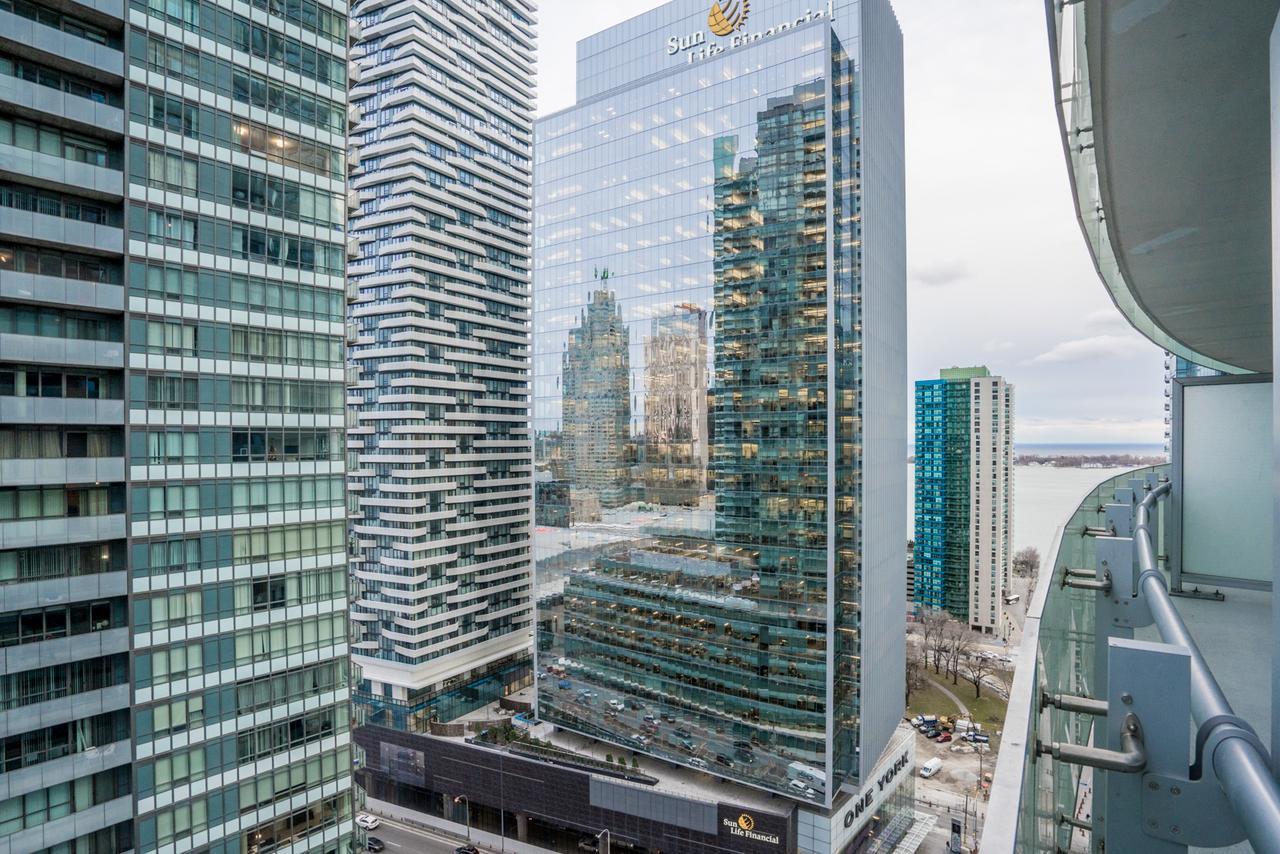 Apartment Aaira York St Toronto
